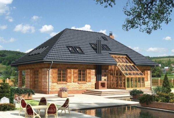 Bumbung pinggul akan kelihatan baik pada bangunan di kawasan yang luas Bumbung pinggul akan kelihatan baik pada bangunan di kawasan yang luas